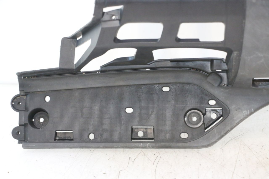 photo de MARCHE PIED SUZUKI BURGMAN EXECUTIVE ABS 650 (2006 - 2012) - Détail de la pièce