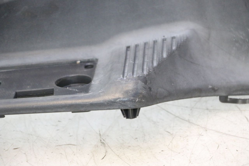 photo de MARCHE PIED SUZUKI BURGMAN EXECUTIVE ABS 650 (2006 - 2012) - Gros plan technique