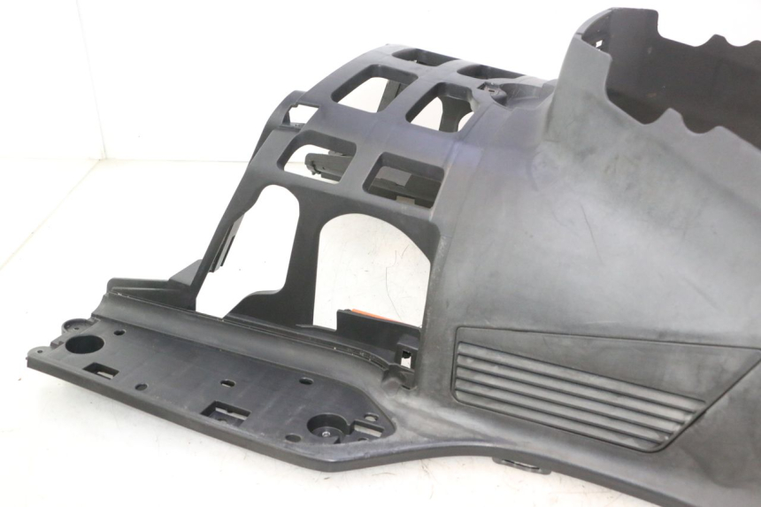 photo de MARCHE PIED SUZUKI BURGMAN EXECUTIVE ABS 650 (2006 - 2012) - État de surface