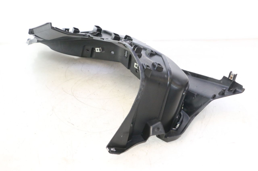 photo de MARCHE PIED DROIT PIAGGIO MP3 HPE 530 (2022 - 2026) - Gros plan technique