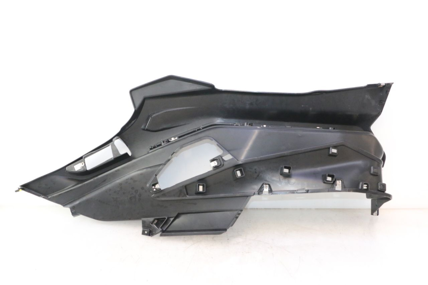 photo de MARCHE PIED DROIT PIAGGIO MP3 HPE 530 (2022 - 2026) - Points de fixation