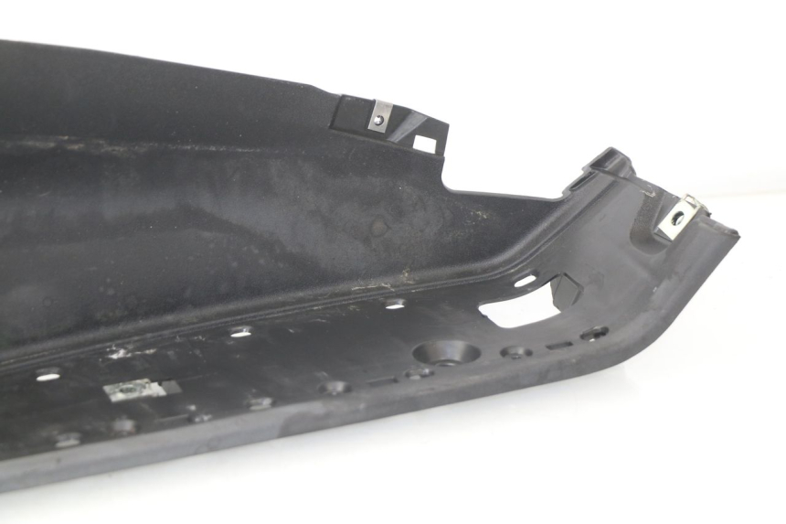 photo de MARCHE PIED DROIT PIAGGIO MP3 LT 300 (2010 - 2016) - Points de fixation