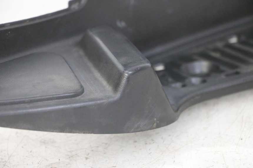 photo de MARCHE PIED DROIT PIAGGIO MP3 LT 300 (2010 - 2016)