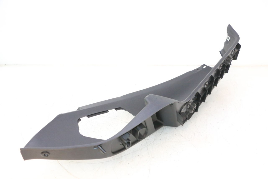 photo de MARCHE PIED DROIT PIAGGIO MP3 LT 400 (2007 - 2012) - Gros plan technique