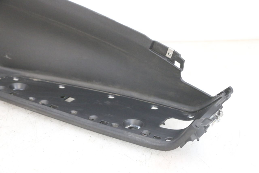 photo de MARCHE PIED DROIT PIAGGIO MP3 500 (2016 - 2018) - État de surface