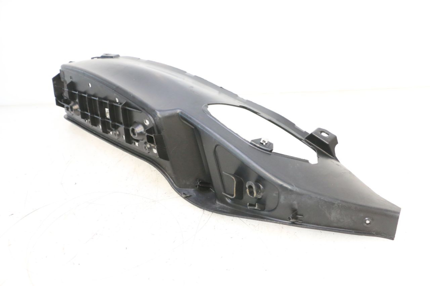 photo de MARCHE PIED DROIT PIAGGIO MP3 RL 250 (2006 - 2010) - Gros plan technique