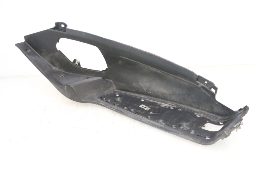photo de MARCHE PIED DROIT PIAGGIO MP3 RL 250 (2006 - 2010) - État de surface