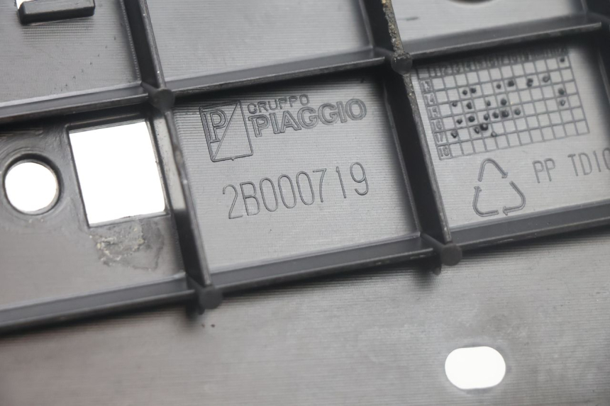 photo de MARCHE PIED DROIT PIAGGIO MP3 500 (2016 - 2018) - État de surface