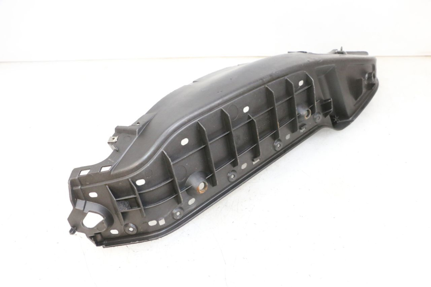 photo de MARCHE PIED DROIT PIAGGIO X8 125 (2004 - 2007) - Gros plan technique