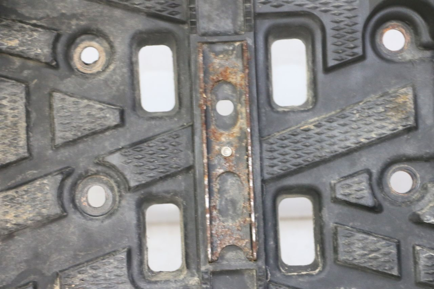 photo de MARCHE PIED DROIT YAMAHA YFM GRIZZLY 550 (2008 - 2015)