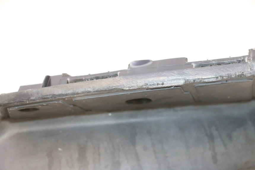 photo de MARCHE PIED GAUCHE SUZUKI BURGMAN 125 (2007 - 2014) - Gros plan technique