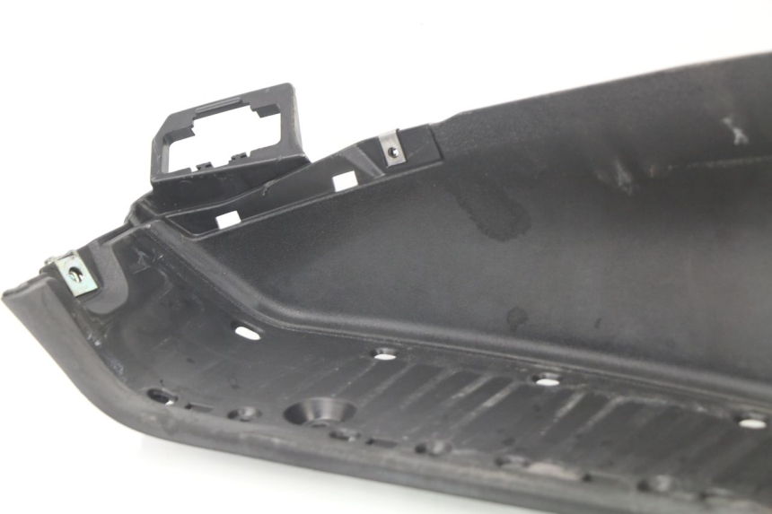 photo de MARCHE PIED GAUCHE PIAGGIO MP3 LT 300 (2010 - 2016) - État de surface