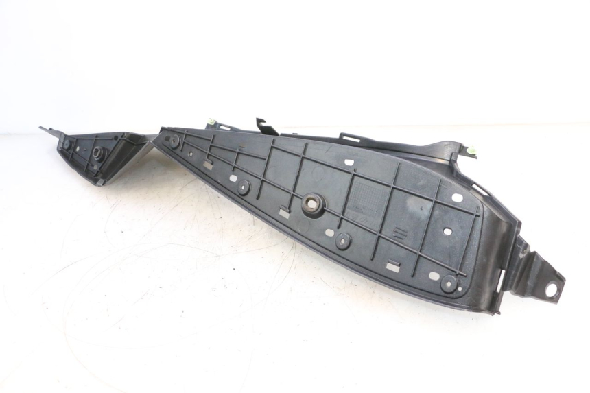 photo de MARCHE PIED GAUCHE PEUGEOT SATELIS COMPRESSOR K15 125 (2006 - 2009) - Points de fixation