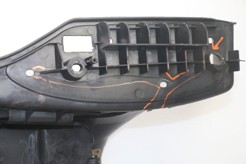 photo de MARCHE PIED SYM GTS EVO 125 (2009 - 2013) - État de surface