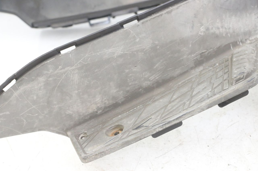 photo de MARCHE PIED SUZUKI UH BURGMAN 125 (2002 - 2006)