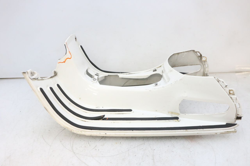 photo de MARCHE PIED PIAGGIO VESPA GTS SUPER IE 125 (2009 - 2016) - Aperçu profil