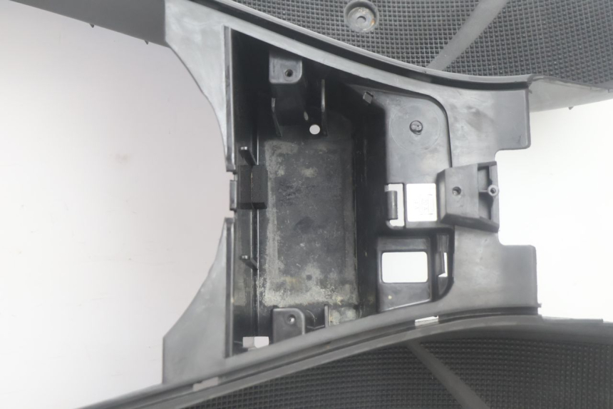 photo de MARCHE PIED YAMAHA YP MAJESTY 125 (2007 - 2010) - Détail de la pièce
