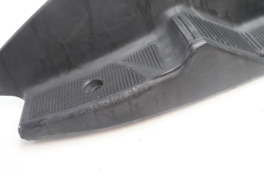 photo de MARCHE PIED YAMAHA YP MAJESTY 125 (2007 - 2010) - État de surface