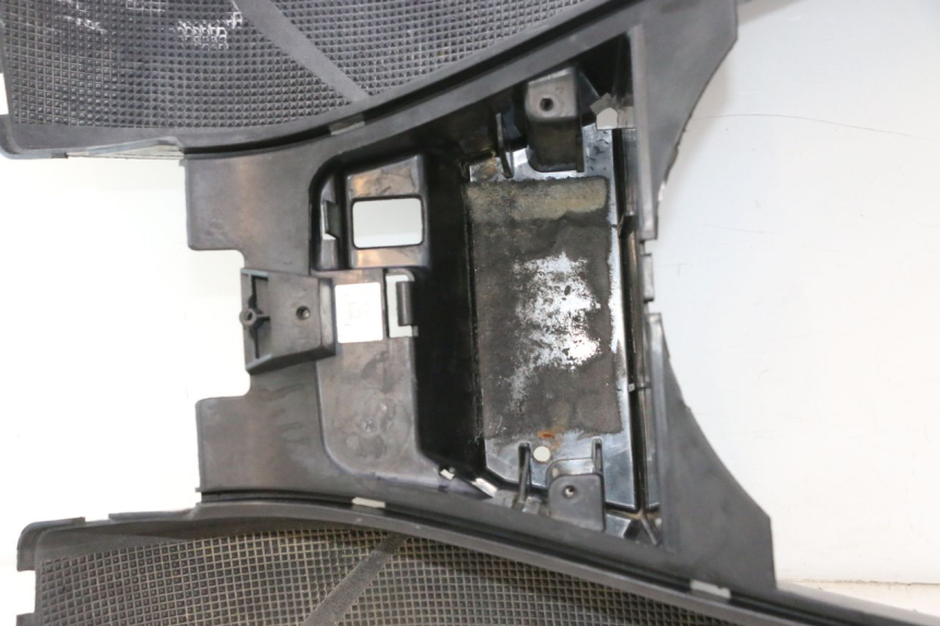 photo de MARCHE PIED YAMAHA YP MAJESTY 125 (2002 - 2006) - Inspection visuelle