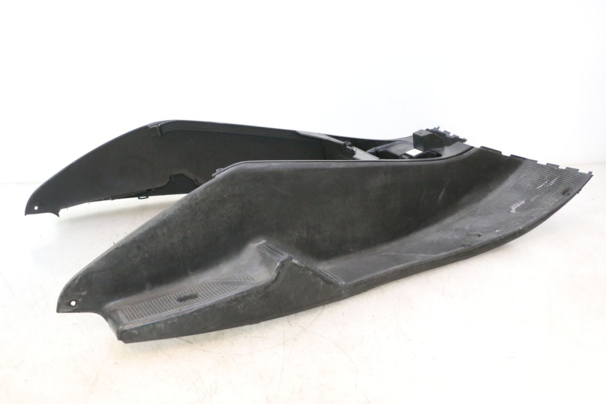 photo de MARCHE PIED YAMAHA YP MAJESTY 125 (2002 - 2006) - Gros plan technique