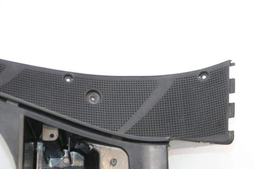 photo de MARCHE PIED YAMAHA YP MAJESTY 125 (2002 - 2006) - Détail de la pièce