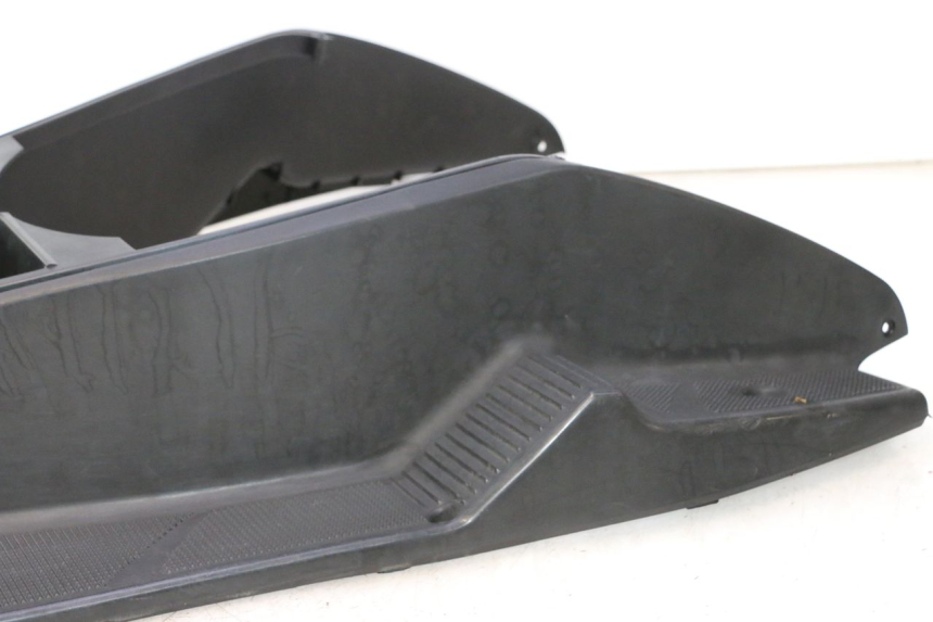 photo de MARCHE PIED YAMAHA YP MAJESTY 125 (2002 - 2006) - Vue rapprochée