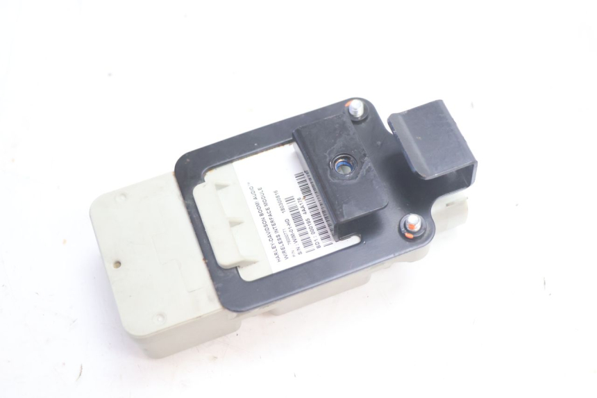photo de MODULE D'INTERFACE HARLEY DAVIDSON ROAD GLIDE FLTRXSE 1920 (2018 - 2022) - Gros plan technique