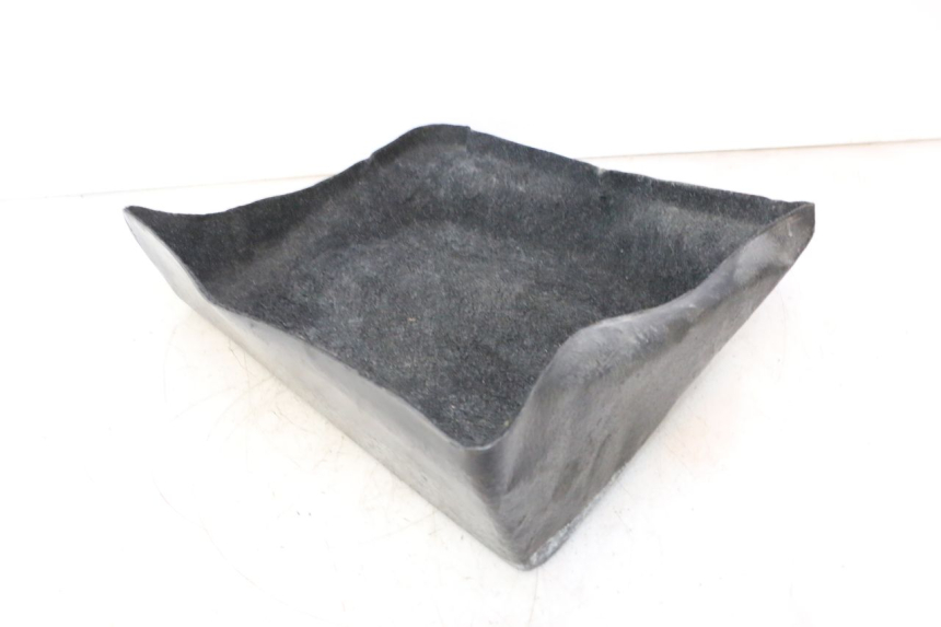 photo de MOQUETTE COFFRE PIAGGIO X9 AMALFI 180 (2000 - 2003) - Autre angle de vue