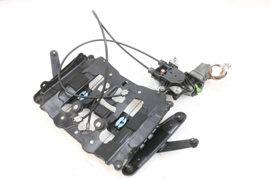 photo de MOTEUR BULLE SUZUKI BURGMAN 650 (2013 - 2020)