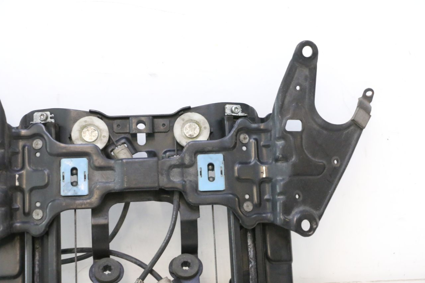 photo de MOTEUR BULLE SUZUKI BURGMAN EXECUTIVE ABS 650 (2006 - 2012) - Vue rapprochée