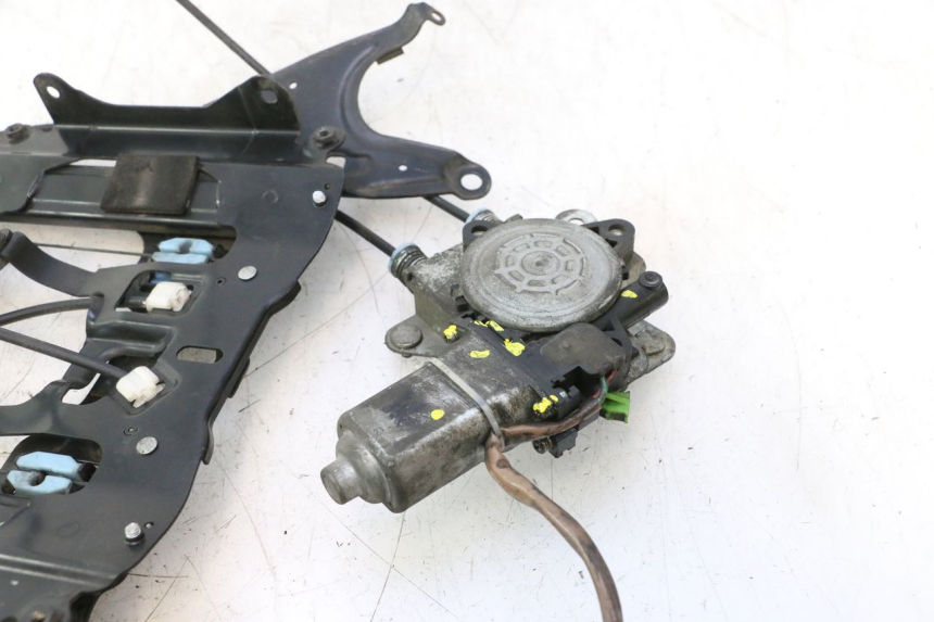 photo de MOTEUR BULLE SUZUKI BURGMAN EXECUTIVE ABS 650 (2006 - 2012) - Zoom état d’usage
