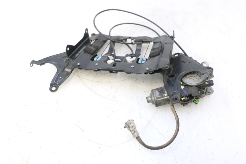 photo de MOTEUR BULLE SUZUKI BURGMAN EXECUTIVE ABS 650 (2006 - 2012) - Autre angle de vue