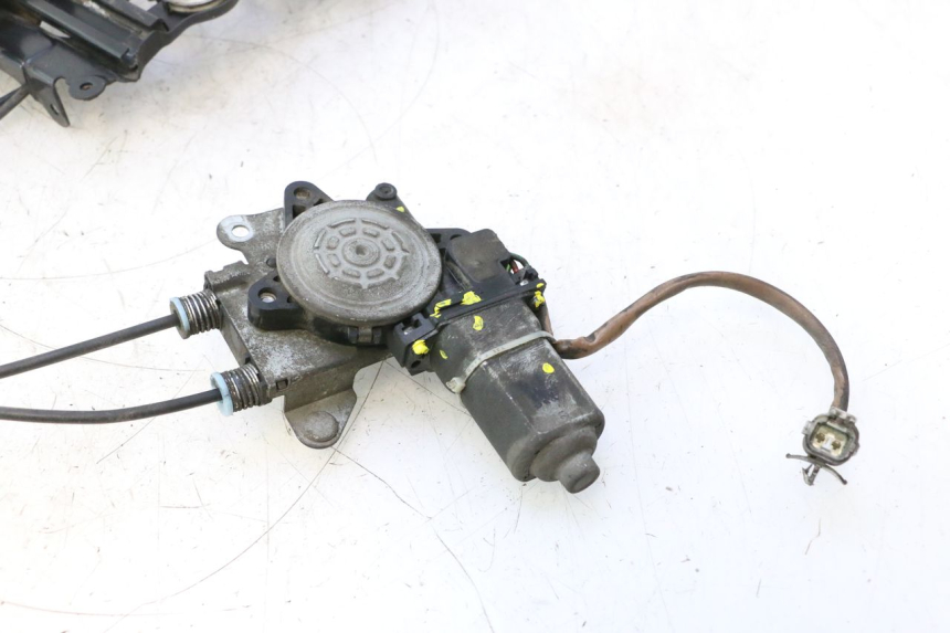 photo de MOTEUR BULLE SUZUKI BURGMAN EXECUTIVE ABS 650 (2006 - 2012) - Marquages et références