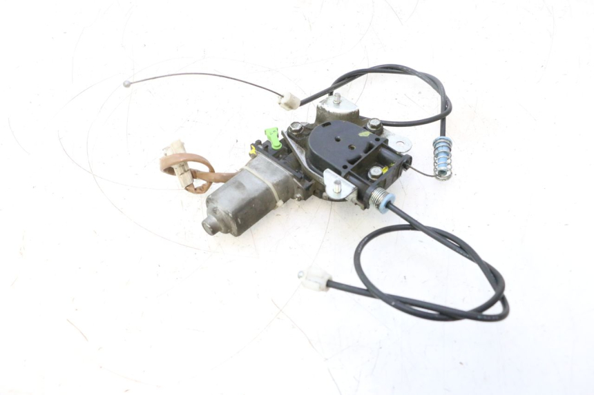 photo de MOTEUR BULLE SUZUKI BURGMAN EXECUTIVE ABS 650 (2006 - 2012) - Détail de la pièce
