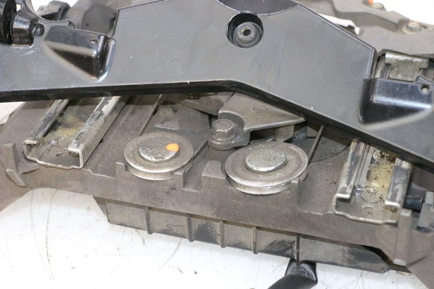 photo de MOTEUR BULLE YAMAHA FJR ABS 1300 (2006 - 2012) - Marquages et références