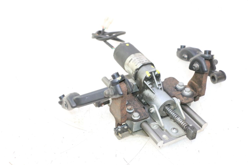 photo de MOTEUR BULLE GILERA GP 800 (2007 - 2013) - Détail de la pièce