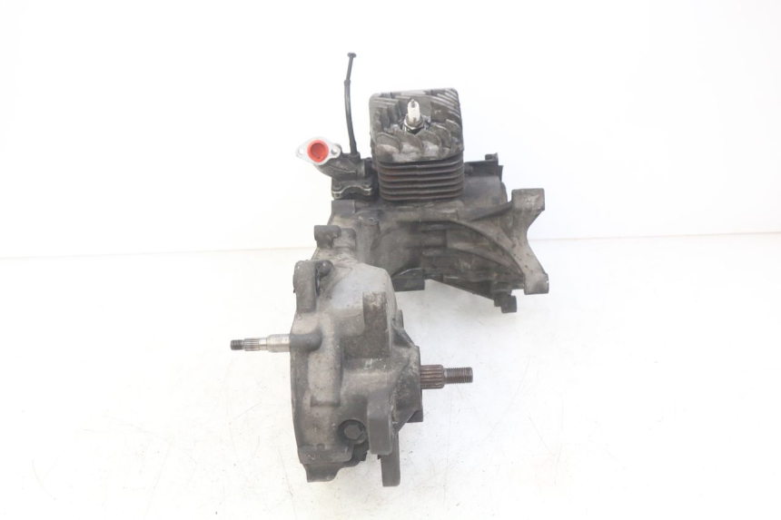 photo de MOTEUR PEUGEOT ELYSTAR 50 (2002 - 2014) - Gros plan technique