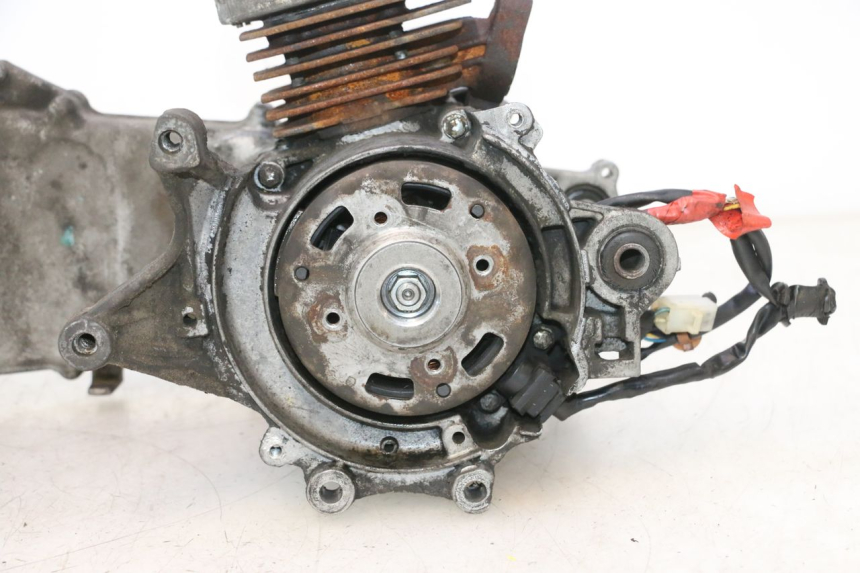 photo de MOTEUR PEUGEOT ELYSTAR 50 (2002 - 2014) - Vue rapprochée