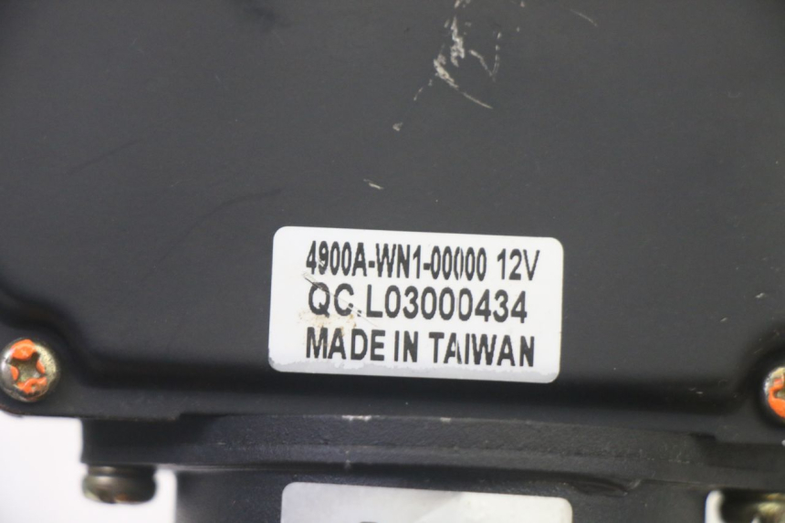 photo de MOTEUR ESSUIE GLACE ADIVA AD3 300 (2014 - 2020)