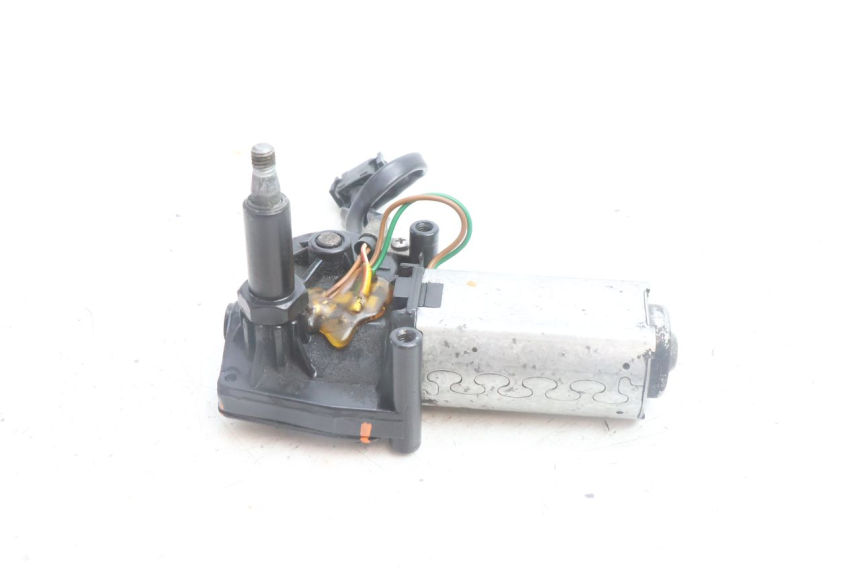 photo de MOTEUR ESSUIE GLACE BMW C1 125 (2000 - 2003) - Détail de la pièce