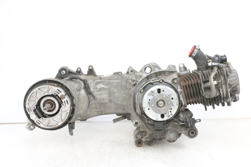 photo de MOTEUR PIAGGIO FLY 4T 50 (2013 - 2017) - Gros plan technique