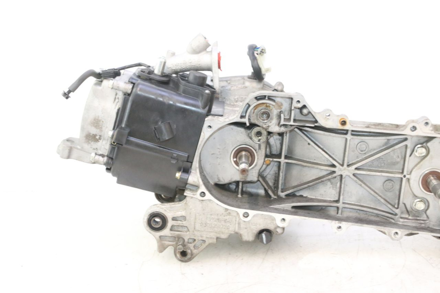 photo de MOTEUR PEUGEOT KISBEE 4T 50 (2023 - 2026) - Gros plan technique