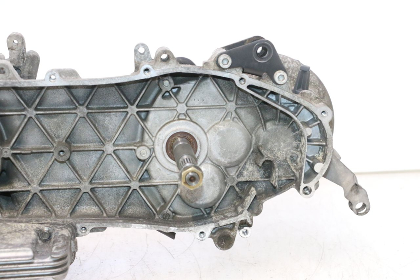 photo de MOTEUR PIAGGIO LIBERTY 125 (1998 - 2008) - Autre angle de vue