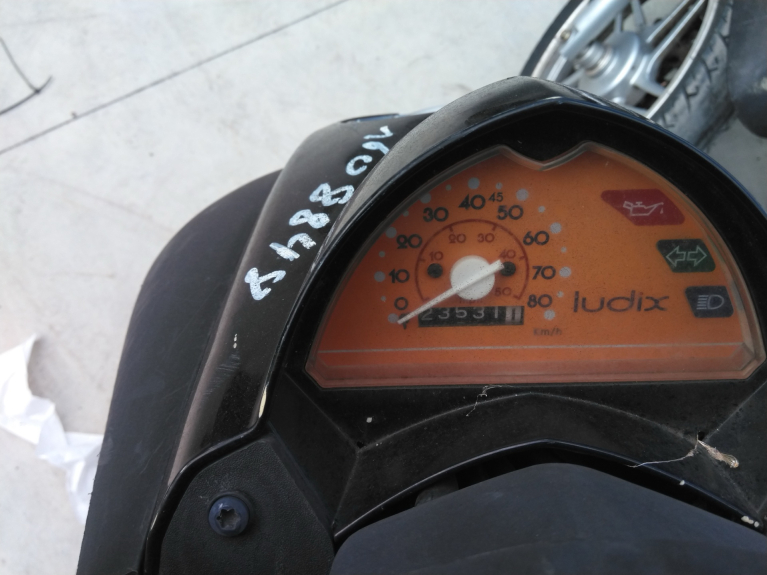 photo de MOTEUR PEUGEOT LUDIX PRO 2T 50 (2010 - 2017) - Gros plan technique