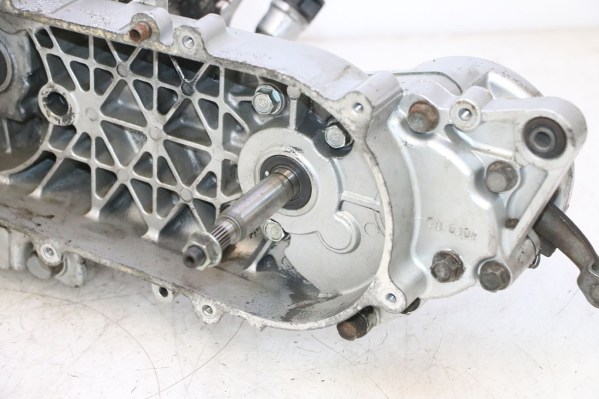photo de MOTEUR SYM MIO 50 (2005 - 2010) - Vue rapprochée