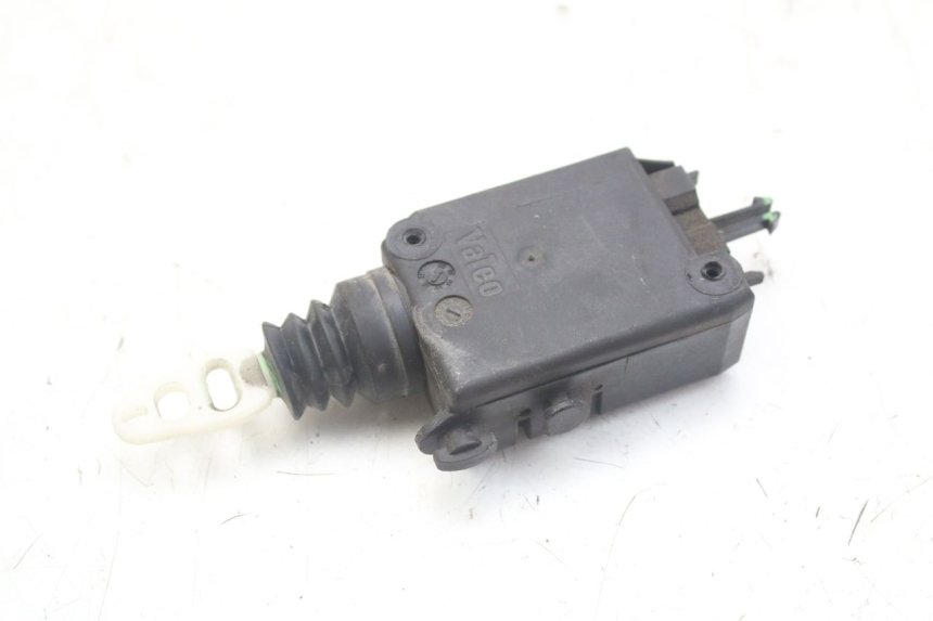 photo de MOTEUR OUVERTURE COFFRE PEUGEOT GEOPOLIS RS 125 (2007 - 2009)