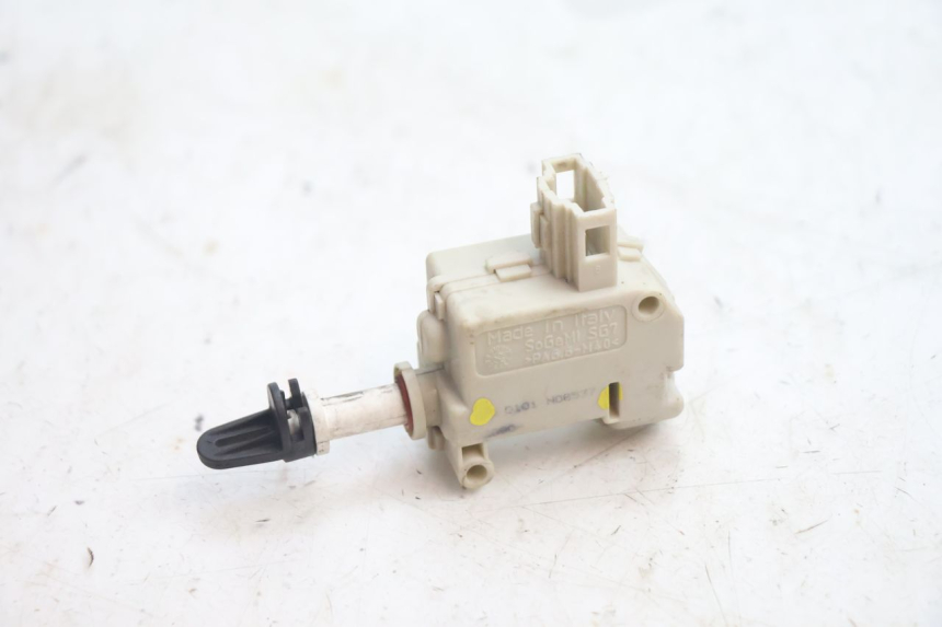 photo de MOTEUR OUVERTURE COFFRE GILERA GP 800 (2007 - 2013) - Détail de la pièce