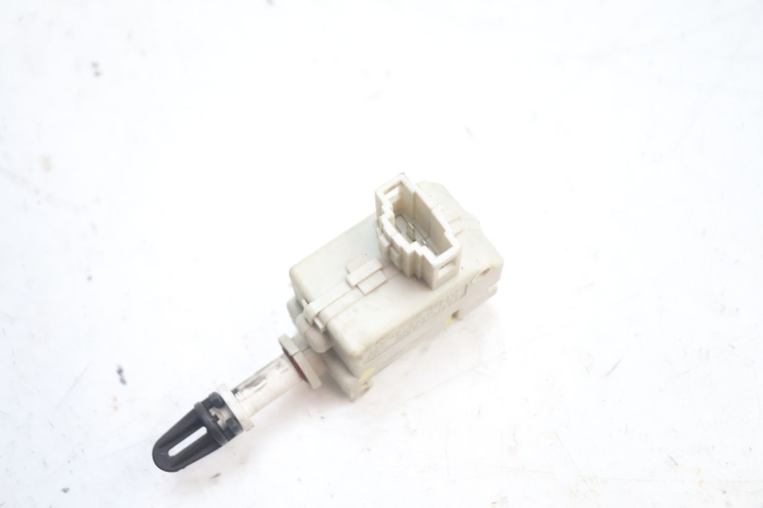 photo de MOTEUR OUVERTURE COFFRE GILERA GP 800 (2007 - 2013) - Zoom état d’usage
