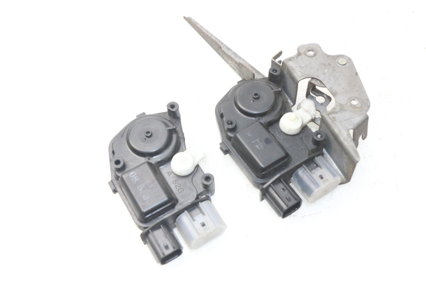 photo de MOTEUR OUVERTURE COFFRE HONDA NSS EX FORZA 250 (2008 - 2009)