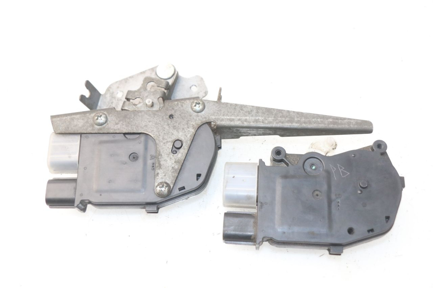 photo de MOTEUR OUVERTURE COFFRE HONDA NSS EX FORZA 250 (2008 - 2009)